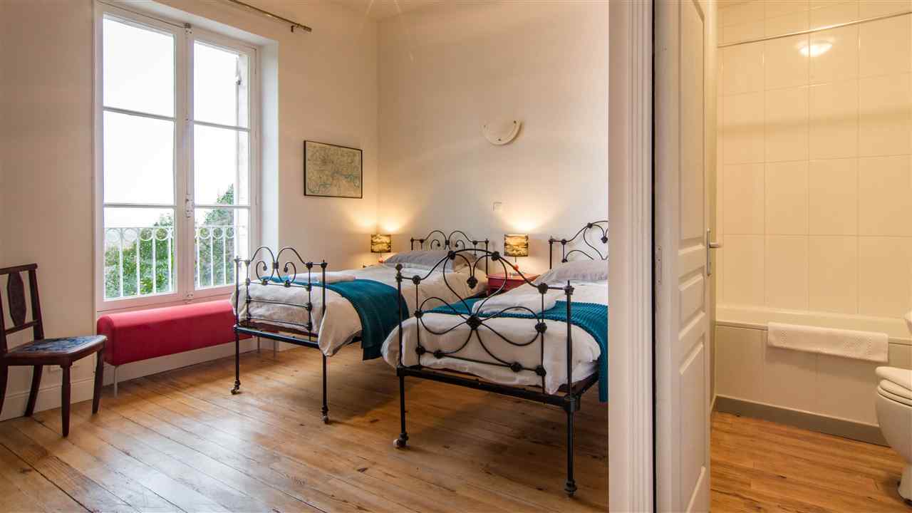 resized-2349823-The Orangerie TV screen (10)-2.jpg